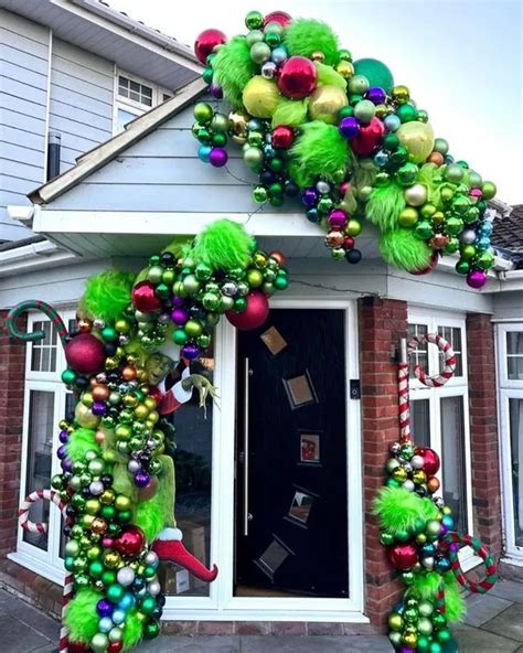 Britains Got Talent Star Showcases Incredible Grinch Themed Christmas Decorations To Spread