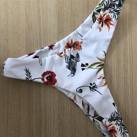 White Floral Bikini Size Small 6 8 Very Depop