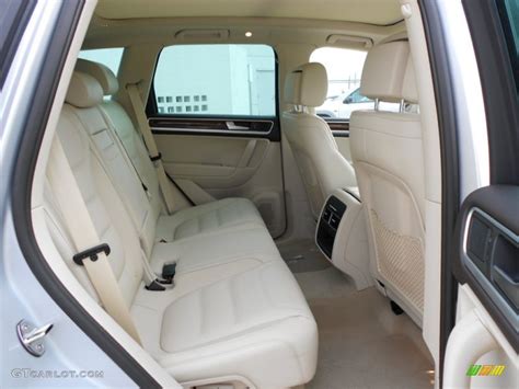 Cornsilk Beige Interior 2012 Volkswagen Touareg TDI Lux 4XMotion Photo