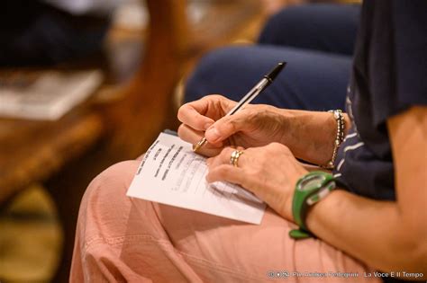 La Scrittrice Margherita Oggero Alla Consolata La Voce E Il Tempo