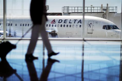 For Delta Passengers Facing Delays, No Calm After the Storm - The New York Times