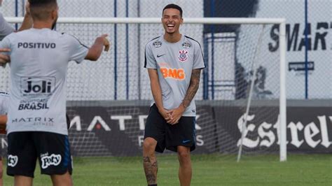 Corinthians acerta compra de Thiaguinho contrato até 2022