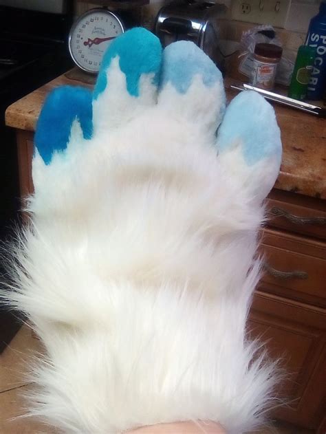 Pin By Bonnie Xtrex On Fursuit Favoritos Fursuit Paws Anthro Furry