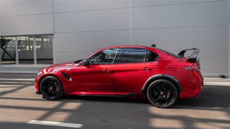 Alfa Romeo Giulia GTA, GTAm Debut As Lightweight, 533-HP Sedans