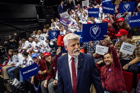 Czech Republic voters head to polls in presidential election - EFE