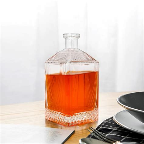 Square Engraving Embossed Pattern Liquor Glass Whiskey Gin Vodka Beverage Bottle 750 Ml Bottle