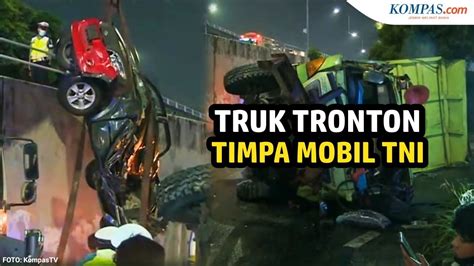 Terjun Dari Flyover Truk Tronton Timpa Mobil TNI Di Tanah Abang YouTube