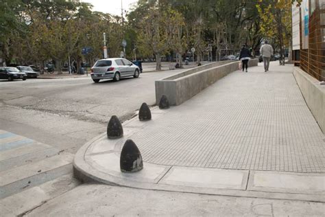 Reconstrucción de veredas y nuevas paradas de colectivos en Ramos Mejía