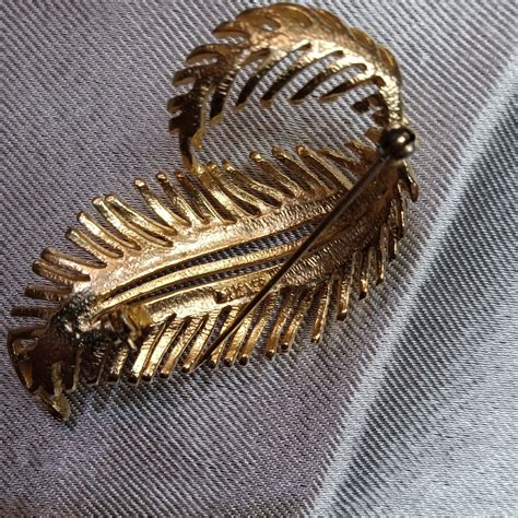 Vintage Lisner Gold Tone Brooch Pin Women S Feather L Gem