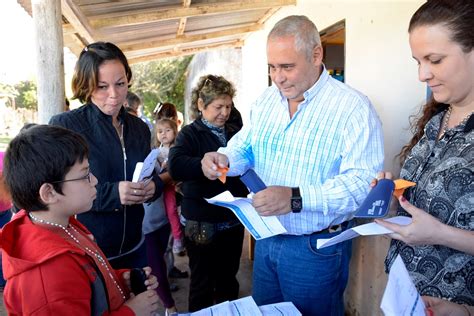 universo Fabián Ríos entregó anteojos gratuitos en el barrio Sapucay y