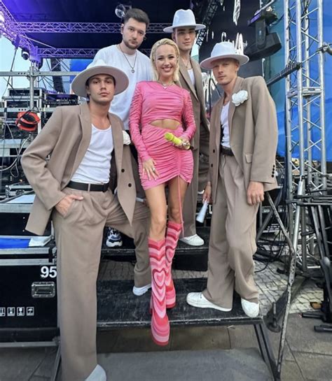 Клава Кока «превратилась» в куклу Барби