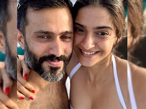 Sonam Kapoors Selfie With Hubby Anand Ahuja Is All Things Adorable