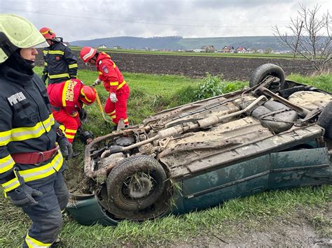 FOTO Două autoturisme au fost implicate într un accident rutier pe raza