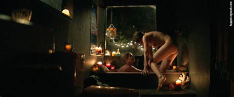 Emily Bett Rickards Nude The Fappening Photo 961434 FappeningBook