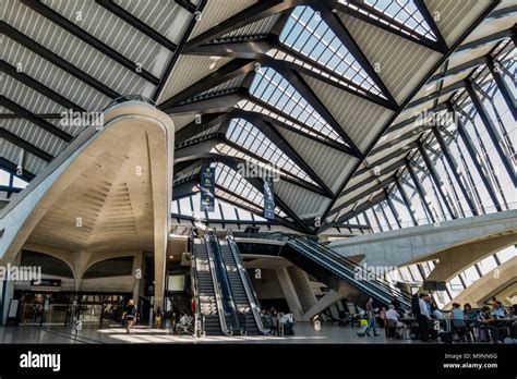 Saint-Exupéry Train Station, architect Santiago Calatrava, Lyon–Saint ...