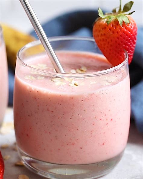 Wake Up To This Refreshing Strawberry Smoothie Recipe With Just 4