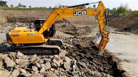 Jcb Js 205 On Rent 2014 2016 2017 Size Dimension 205 210 220 At Rs