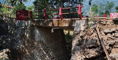 Jembatan Di Kampung Adat Jalawastu Rawan Roboh Pemkab Diminta Lakukan