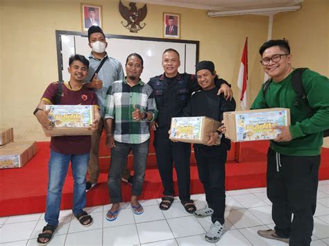 Jelang Lebaran Danyon Ichsan Salurkan Paket Cinta Untuk Wartawan Di