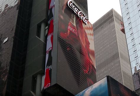 Coca Cola Switches On World First Robotic 3d Led Board In New Yorks