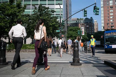 8月の米雇用統計、187万人増－賃金鈍化、失業率38％に上昇 Bloomberg