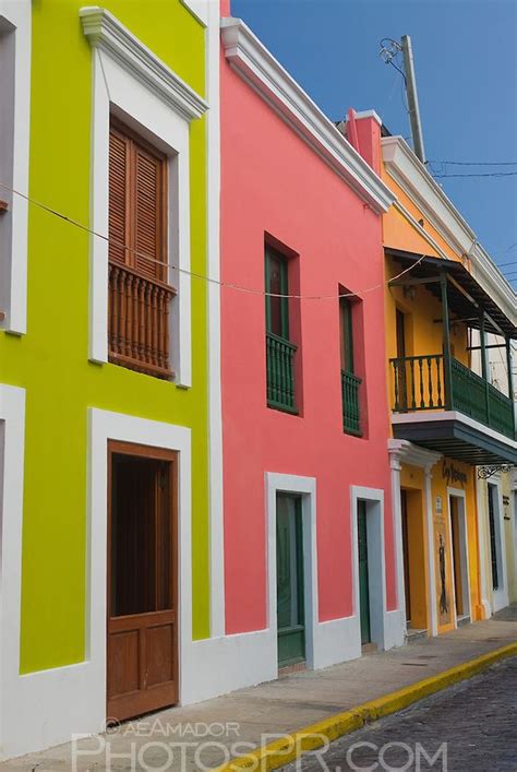 Colorful buildings of Calle San Sebastián Colores para casas