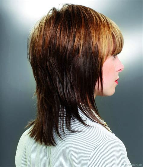 Coupe De Cheveux Fins Et Plats Sans Volume Rajeunissant Une Femme De