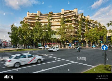 El Edificio Oasis De Fernando Higueras Es Un Edificio Residencial