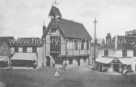 Street Scenes Great Britain England Essex Dunmow Town Hall Dunmow Essex C 1918