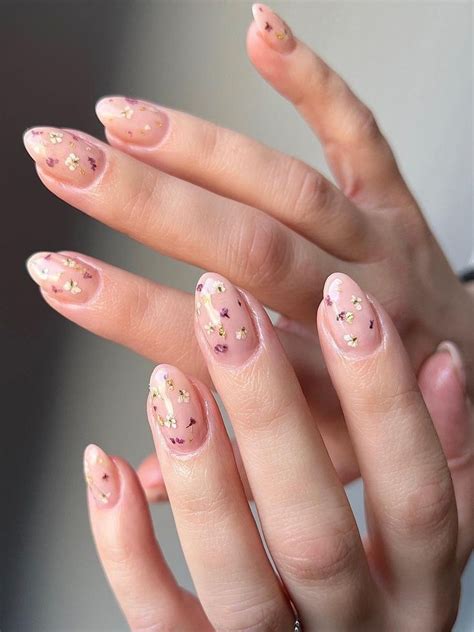 Dried Flowers On Nude Nails Beige Nails Nude Nails Gel Nails Elegant