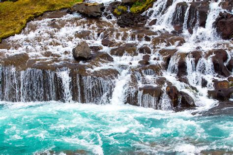 As Cachoeiras Bonitas De Hraunfossar De Isl Ndia Foto De Stock Imagem