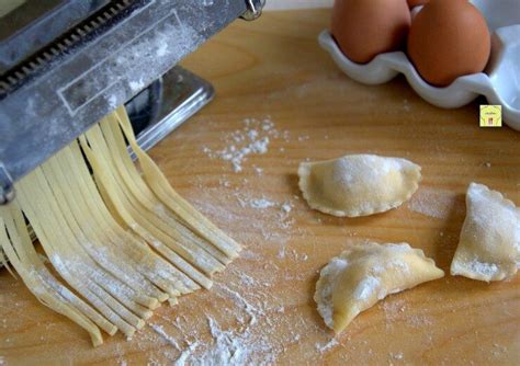 Pasta Fresca All Uovo Fatta In Casa Ricetta Di Base Della Cucina Italiana