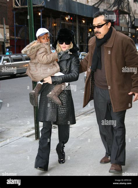 Madonna, Guy Ritchie and Children at Kabbalah Center Stock Photo - Alamy