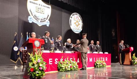 Se gradúan 62 nuevos oficiales de la Fuerza Armada
