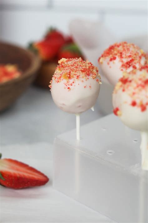 22 Strawberry Cake Pops Recipe CheniceAviana