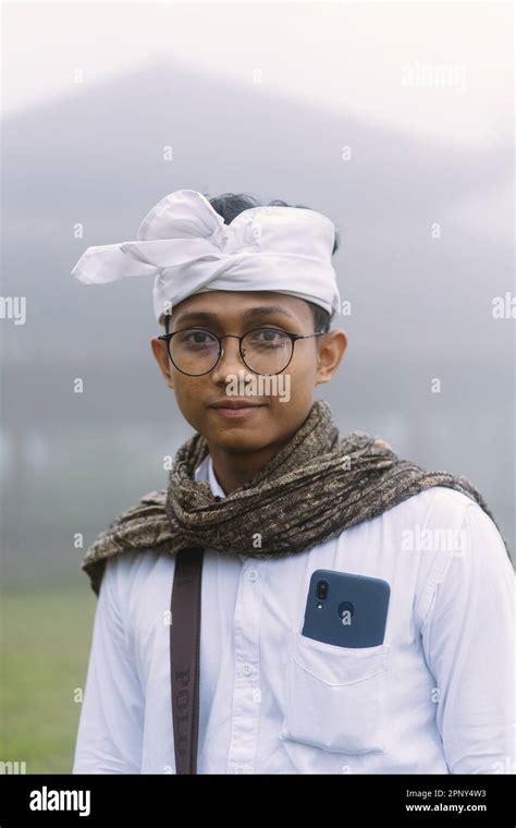 Balinese Teenager In Traditional National Dress Stock Photo Alamy