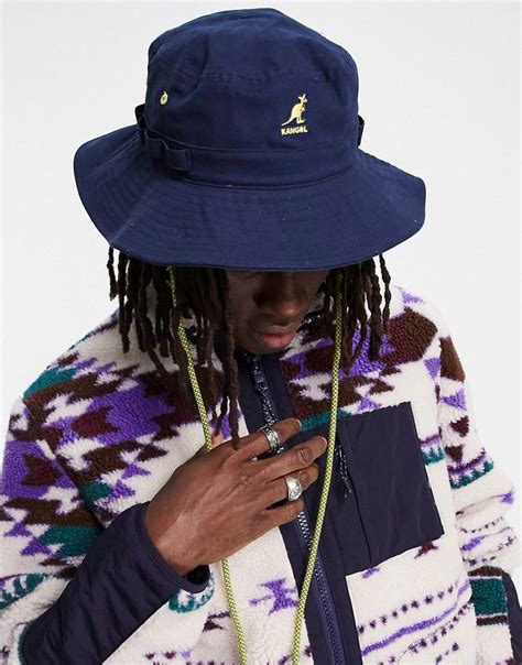 idées de NAKED mode idee tenue photographie de chaussure