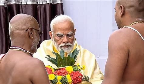 PM Modi Offers Prayer At Ranganathaswamy Temple At Srirangam Oneindia