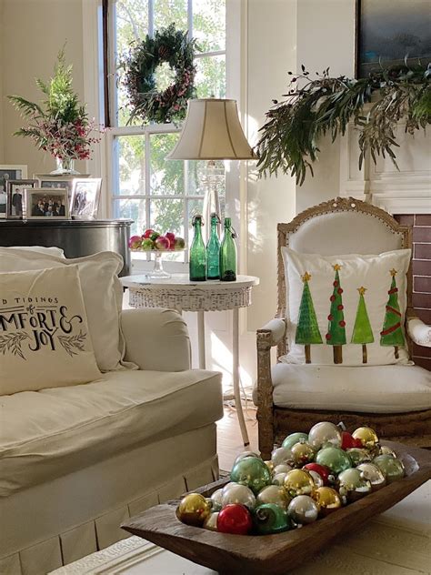 15+ christmas room decor ideas for a cozy and festive room