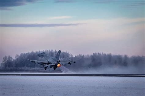 F 16 przechwyciły rosyjski samolot