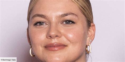 Photo Louane D Voile Son Ventre Dans Une Robe Noire Asym Trique