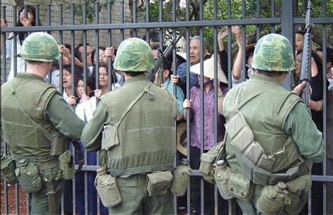 Usmc Embassy Guards In Saigon 1975 군인