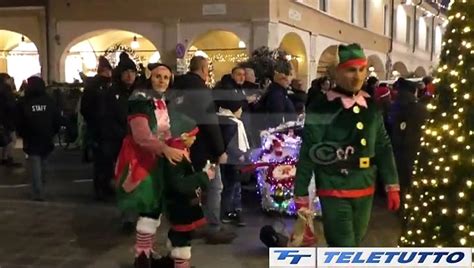 Video News IL CENTRO SI ACCENDE PER IL NATALE Video Dailymotion