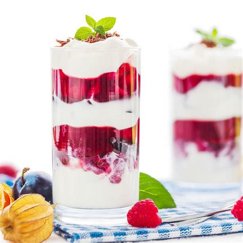 15 Rezepte für leichte Joghurt Desserts im Glas gesunder Nachtisch