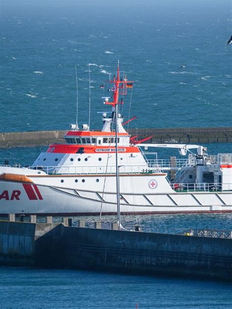 In Der Deutschen Bucht Sto En Zwei Frachter Zusammen Ein Schiff Sinkt