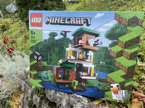 Lego Minecraft The Modern Tree House