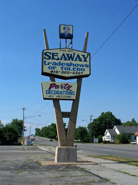 Oh Toledo Seaway Sign For Seaway In Toledo Ohio Ken Flickr