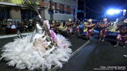 Segunda noite de desfiles das Escolas de Samba e Tribos de Índios anima