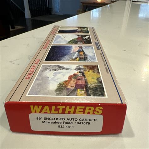 Walthers Ho Scale Enclosed Auto Carrier Milwaukee Road