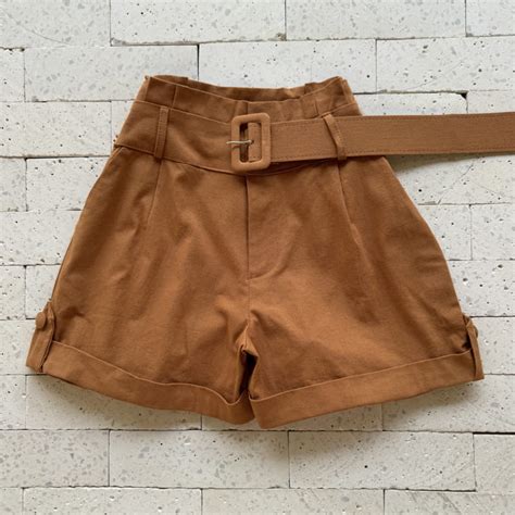 SHORT LINHO BARRA DOBRADA E CINTO LUXO NUDE Dondoca Moda Feminina